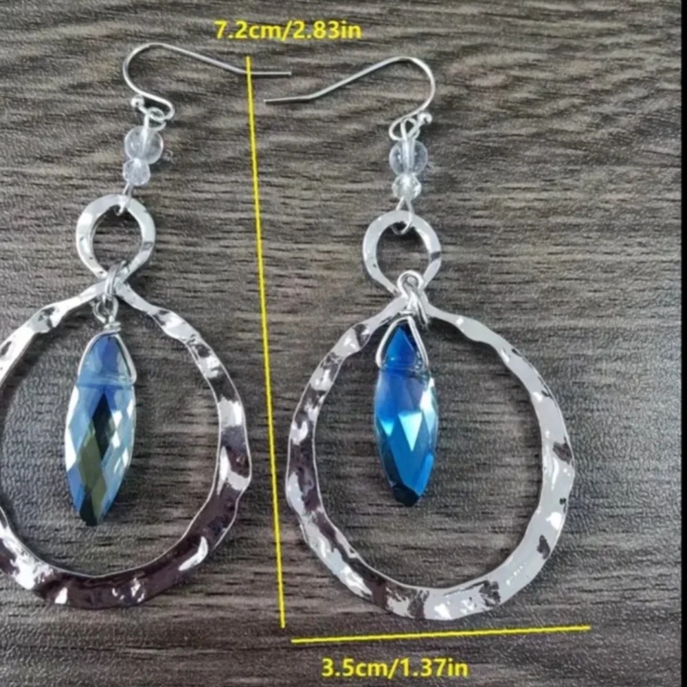 NWT! Hammered Silver Tone Metal Bohemian Pierced Dangle Earrings!